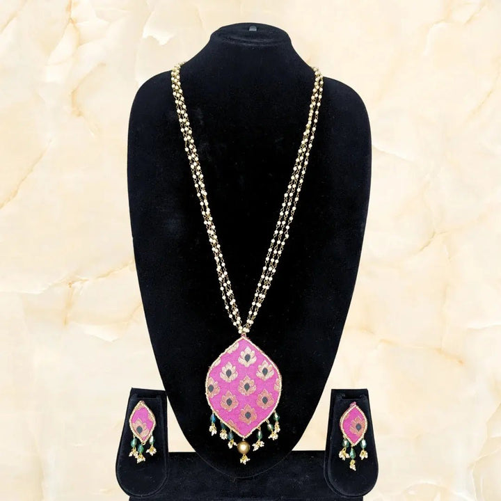 Parnika Golden Necklace With Earrings - MAGS By Sananda Basak - A Sustainable Fashion Brand
