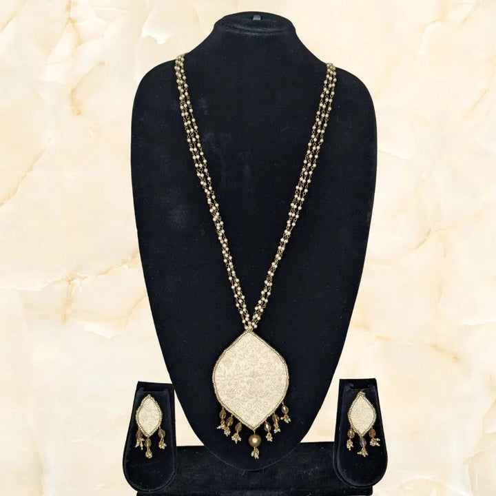 Parnika Golden Necklace With Earrings - MAGS By Sananda Basak - A Sustainable Fashion Brand